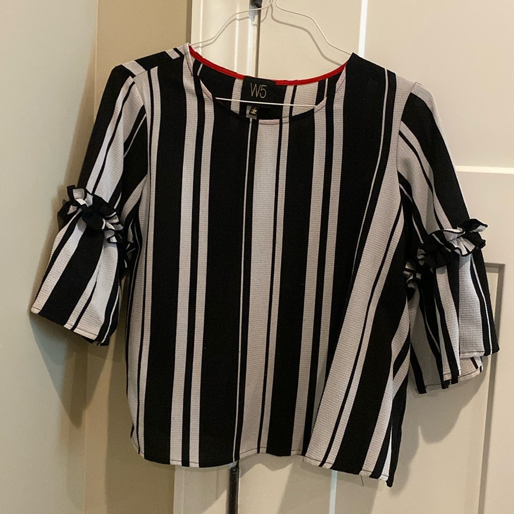 W5 blouse.  Work or fun! .  Size small.